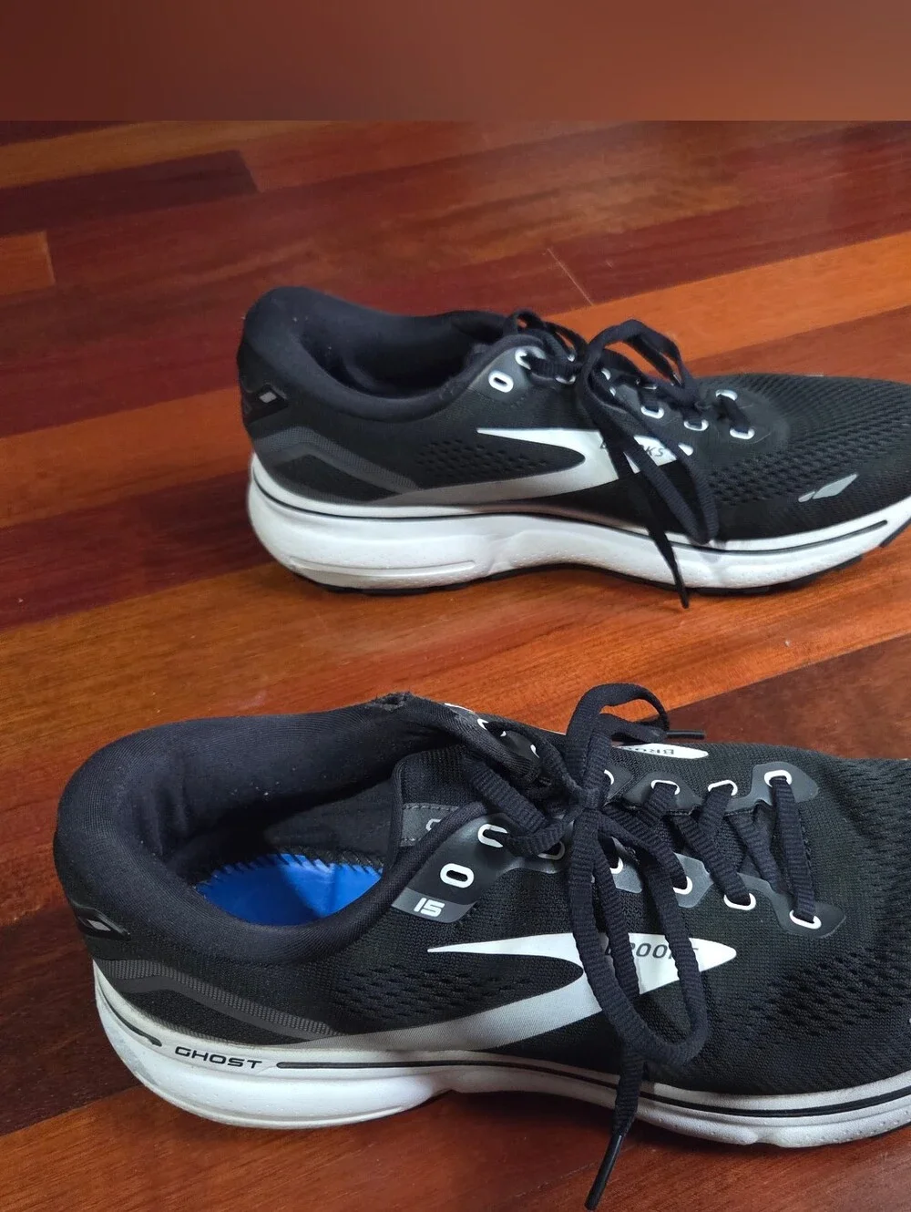 Brooks Ghost 15, Women's 12, Black and White Running Shoes